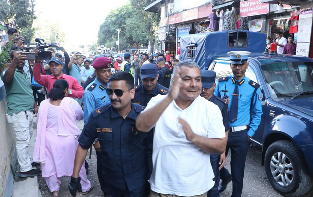 विद्युतीय कारोबार ऐनअन्तर्गत दुर्गा प्रसाईं पक्राउ