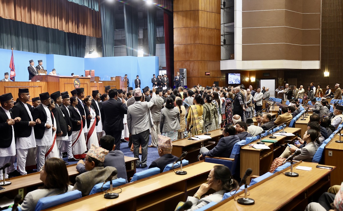 विपक्षीदलको घेराउबीच प्रधानमन्त्रीलाई विश्वासको मत