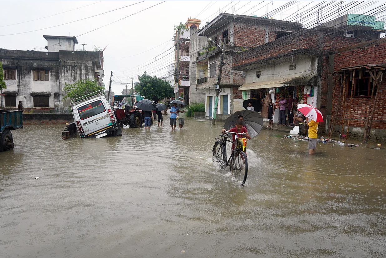 अविरल वर्षाले देशभरका विभिन्न ठाउँमा क्षेति