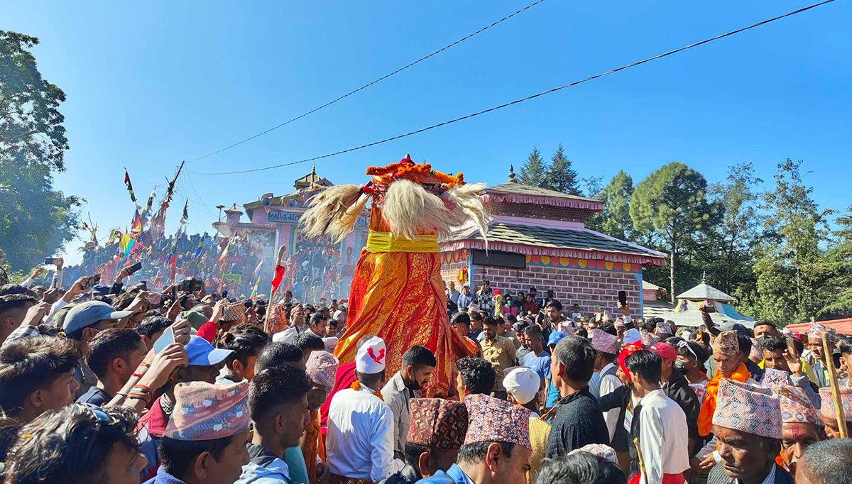 देउवा दम्पती उग्रतारा मेलामा सहभागी